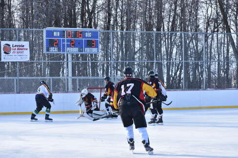 Nevco est le leader dans le monde sportif, la majorité des arénas du Québec et des Maritimes possède un tableau de pointage de  hockey .