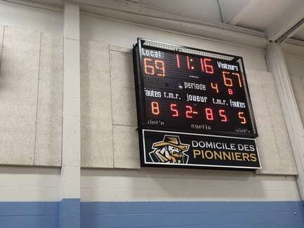 Vous désirez de l’affichage sportif pour votre  gymnase , Nevco offre une multitude de possibilités pour des tableaux indicateurs de  basketball .